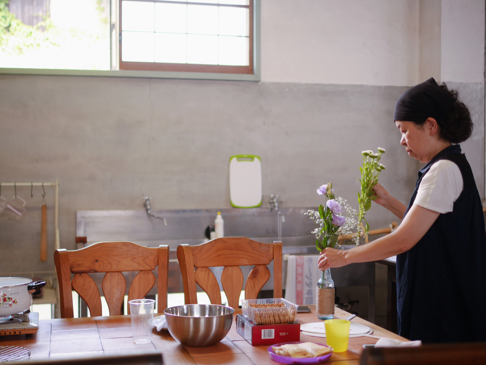 先生は町の人。時間割は自分次第。いまを生きながら「わたしのこたえ」を創る、想いでつながった3人が豊後大野で始めたここのね自由な学校。