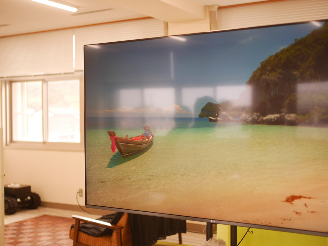 姫島ITアイランドセンターが流す海の写真