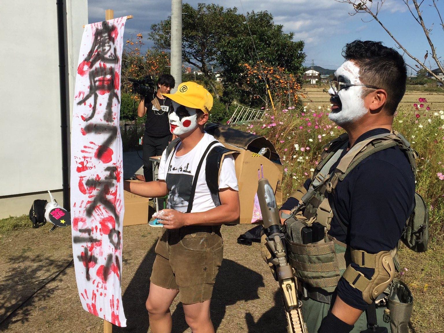 自分で作った自転車で旅をして、気づけば流れ着いた佐伯。仲間と好きなことをして緩くホームを生きる佐伯暮らし。