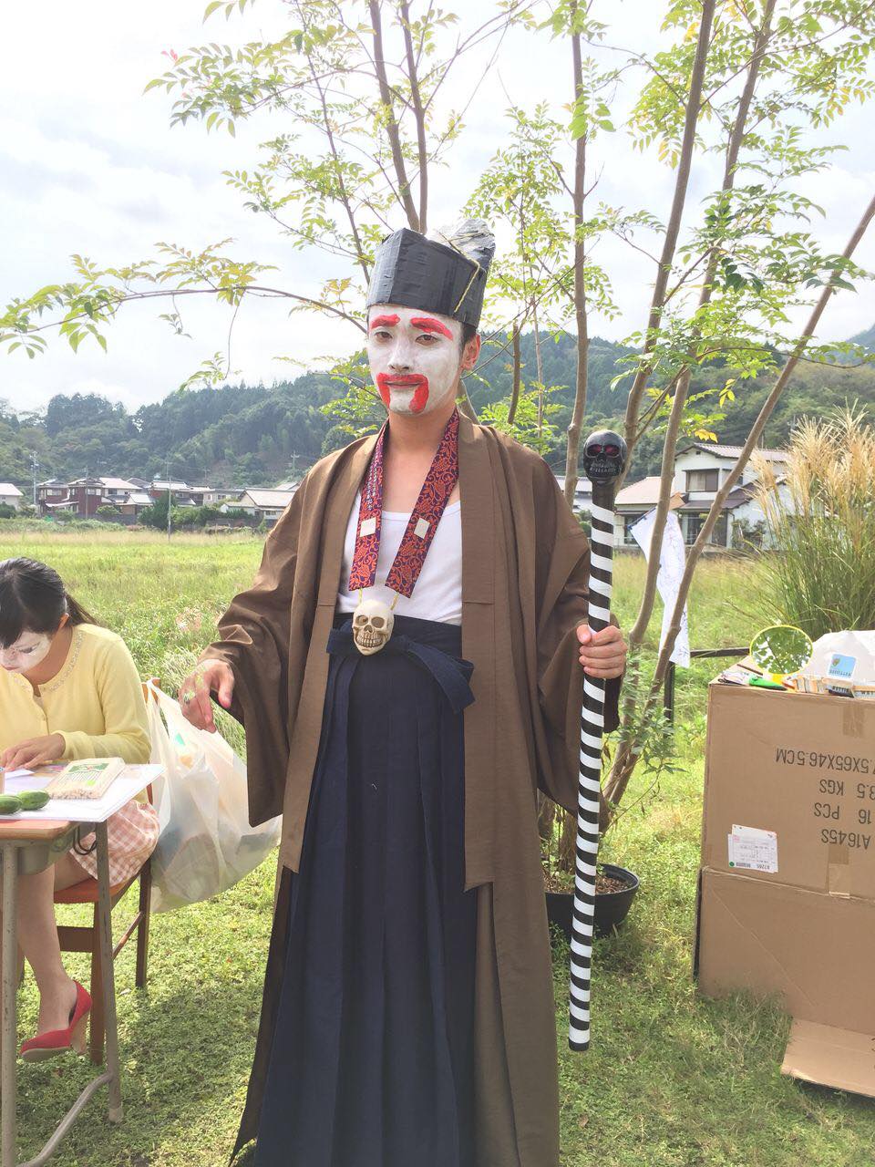 自分で作った自転車で旅をして、気づけば流れ着いた佐伯。仲間と好きなことをして緩くホームを生きる佐伯暮らし。