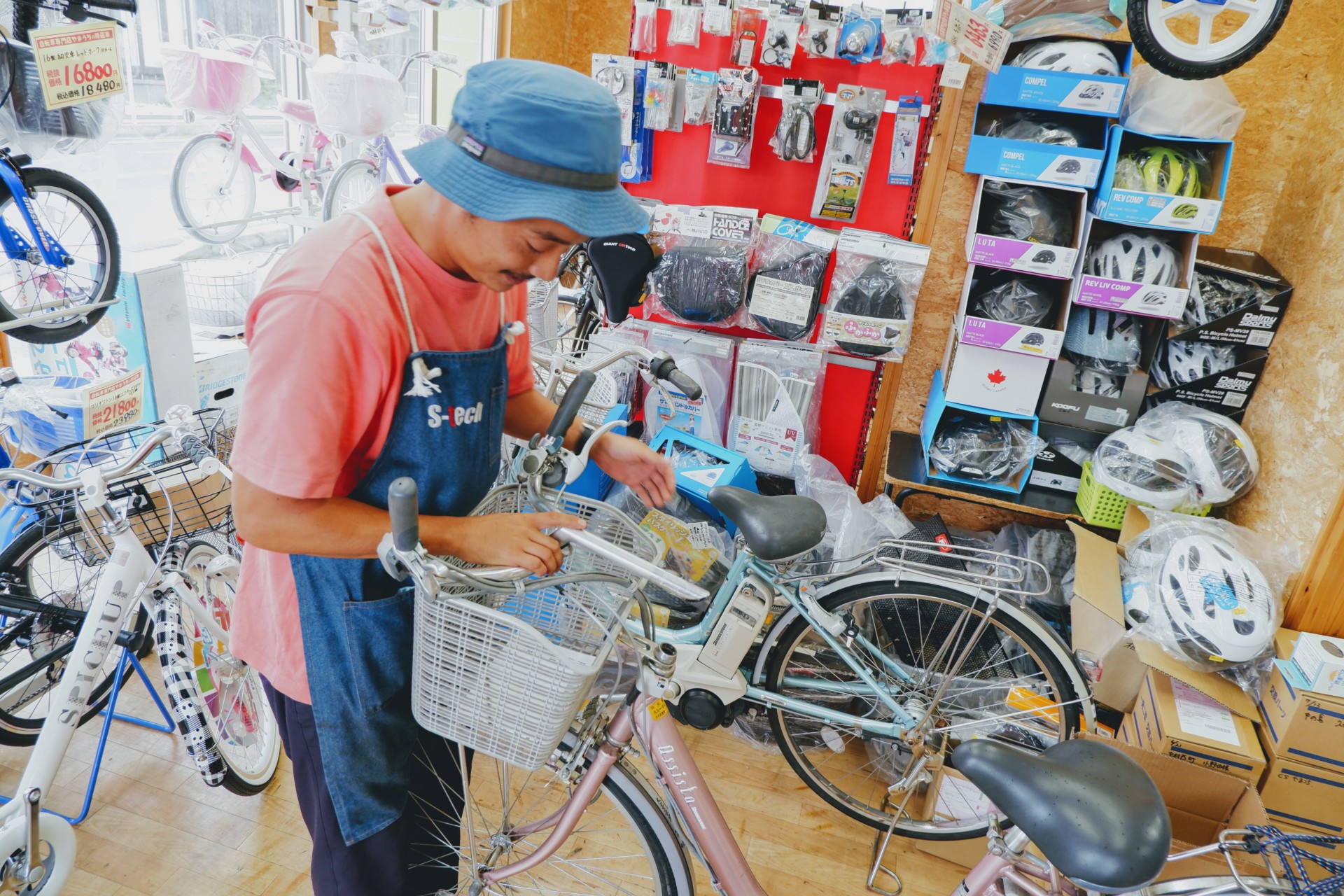 自分で作った自転車で旅をして、気づけば流れ着いた佐伯。仲間と好きなことをして緩くホームを生きる佐伯暮らし。