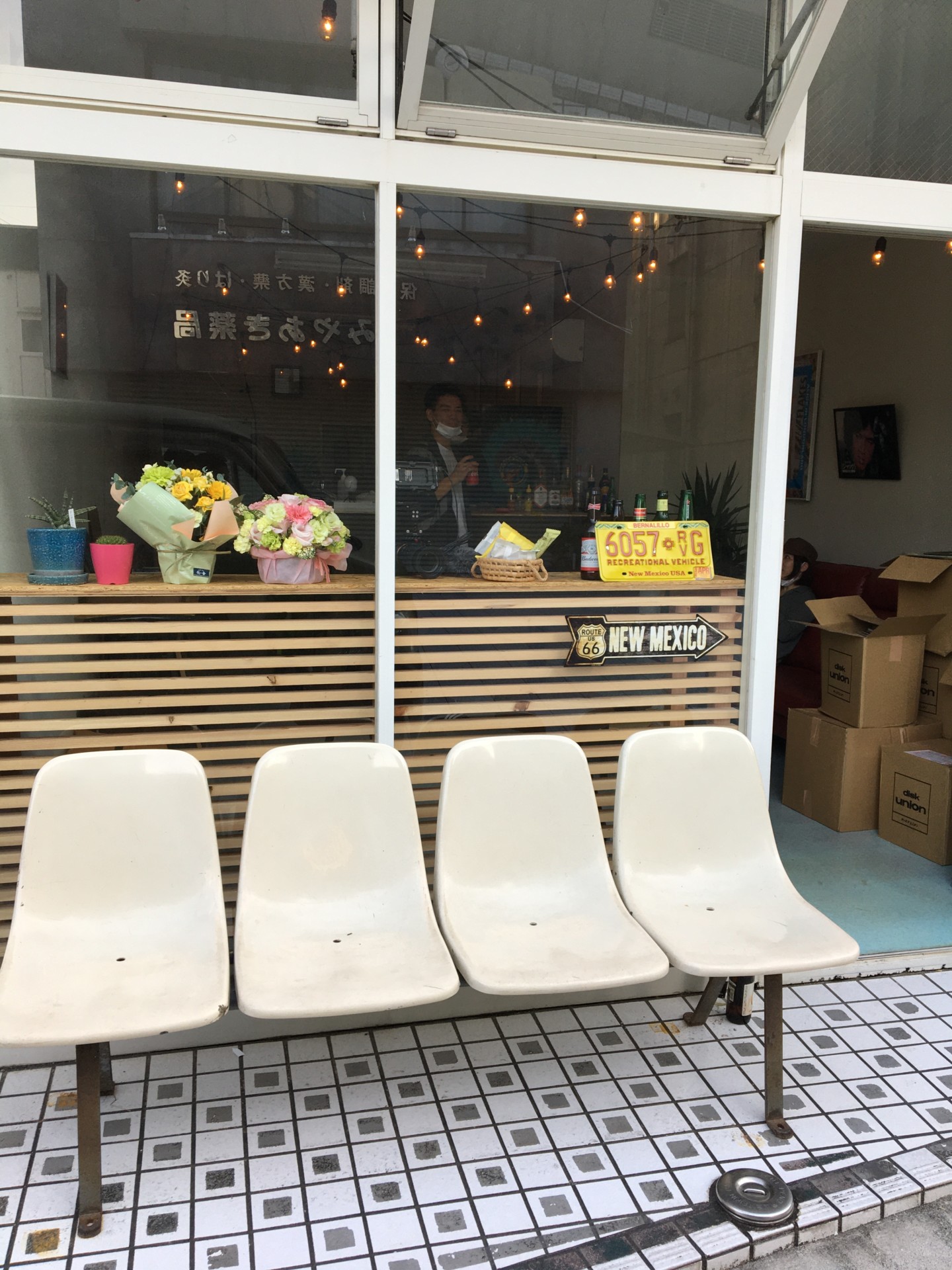 自分で作った自転車で旅をして、気づけば流れ着いた佐伯。仲間と好きなことをして緩くホームを生きる佐伯暮らし。