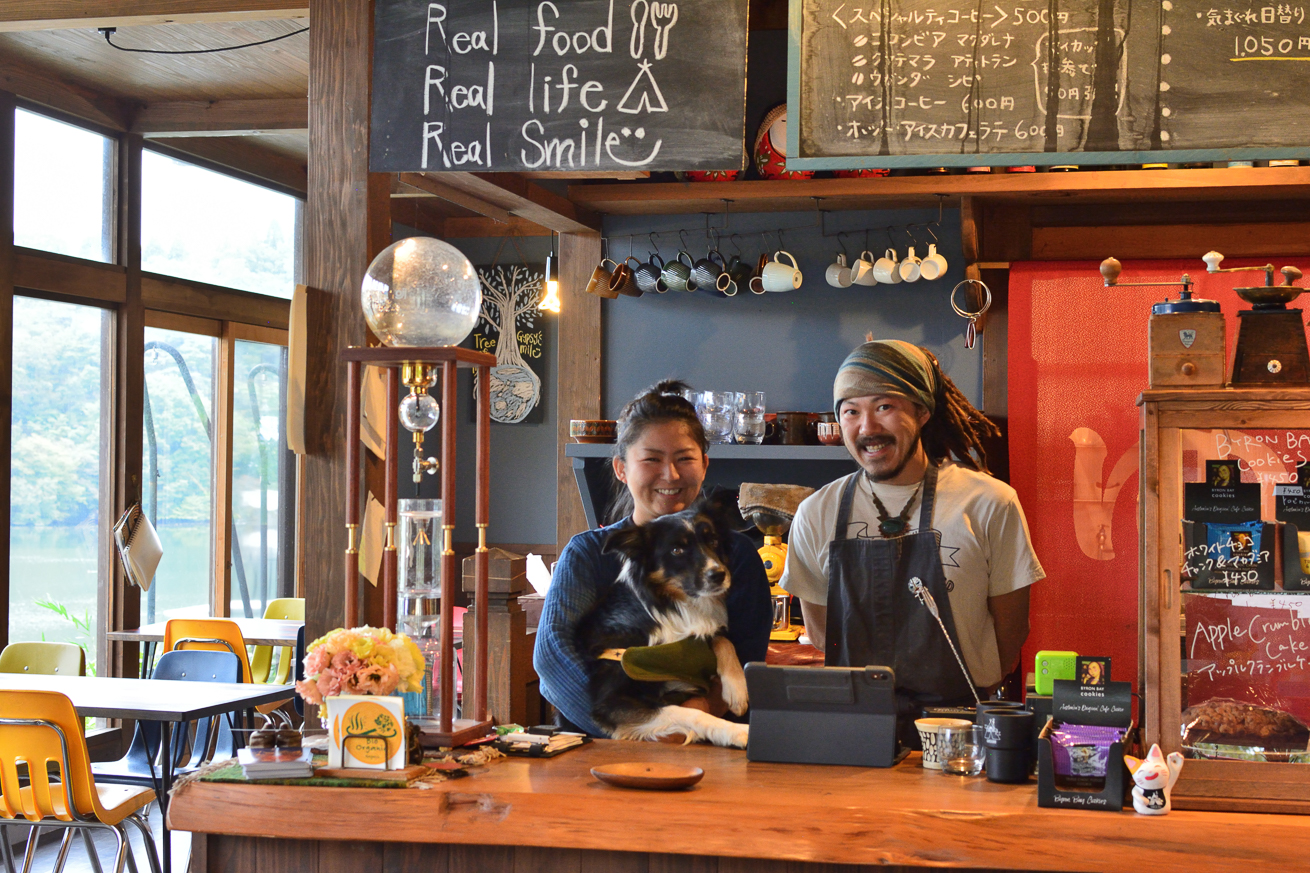 ジプシースマイルの勇介さんと萌子さんの写真