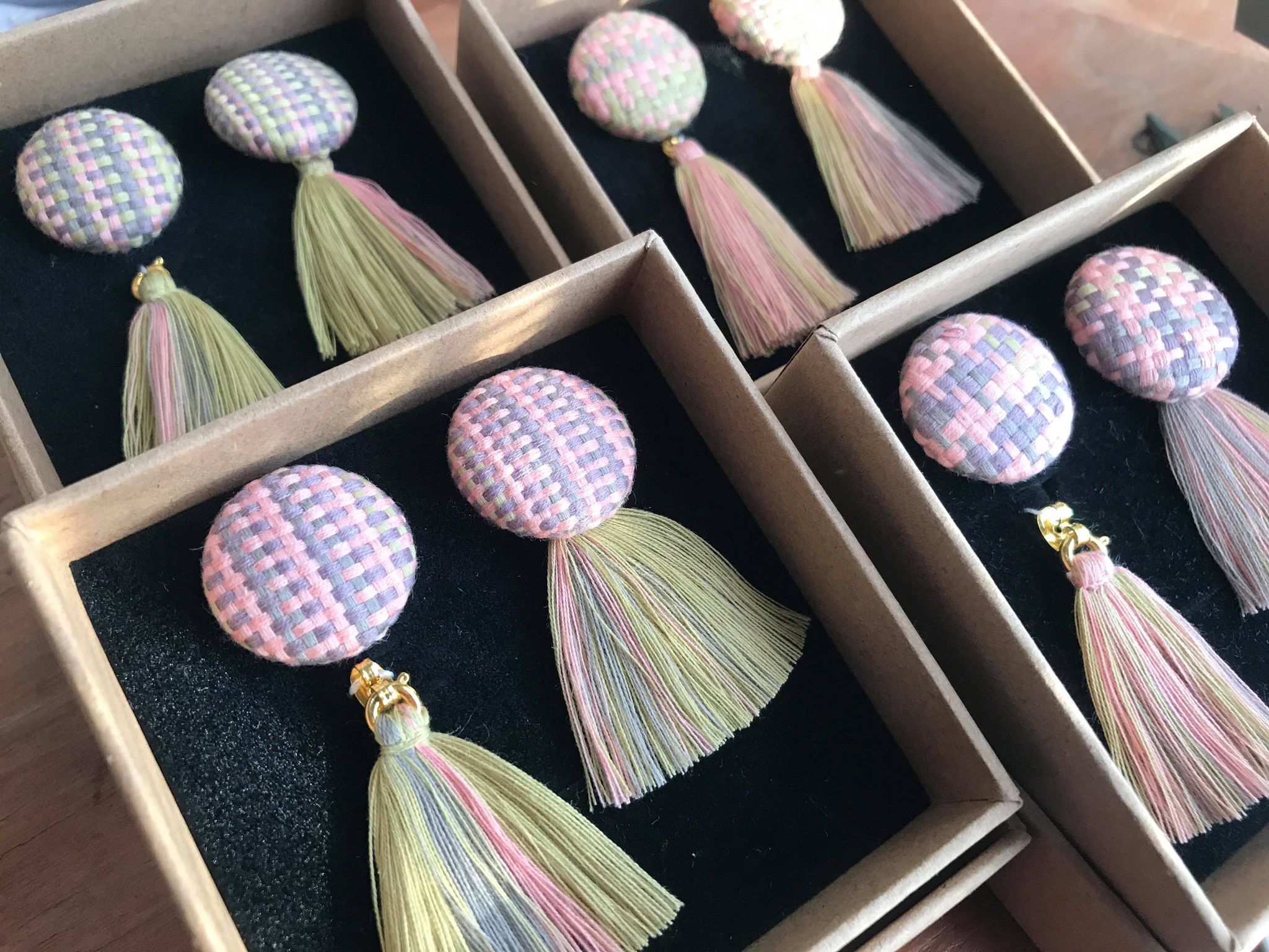 ユキハシさんが制作した温泉染の商品