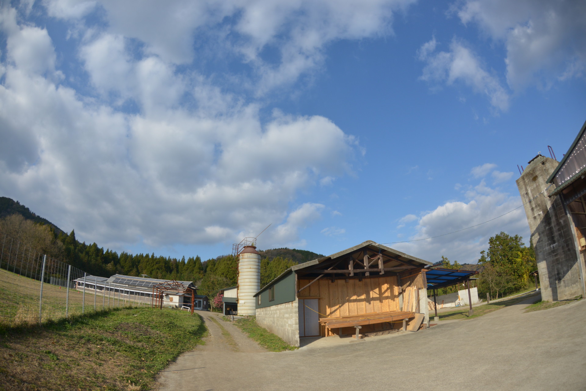 都会での生活から一転、起業のために縁もゆかりもない玖珠町へ。想いを実現するための田舎暮らし。