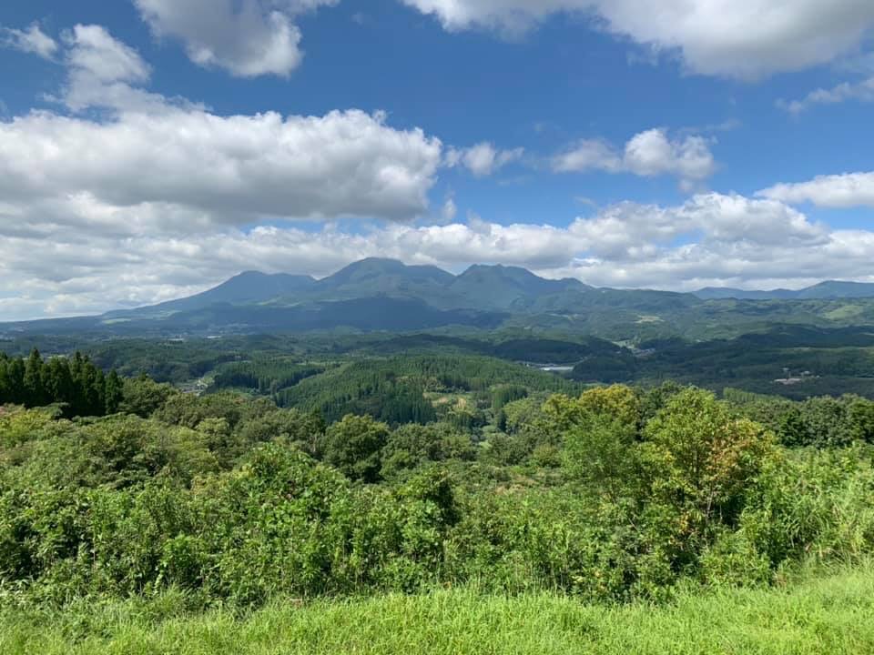 ヨガや瞑想、音楽を通して、夫婦でコミュニティを耕す暮らし。