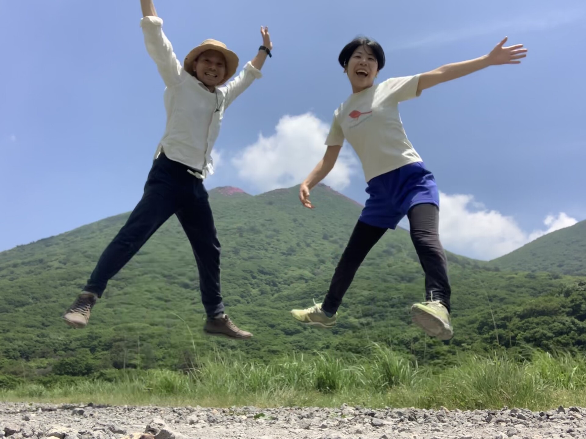 ヨガや瞑想、音楽を通して、夫婦でコミュニティを耕す暮らし。