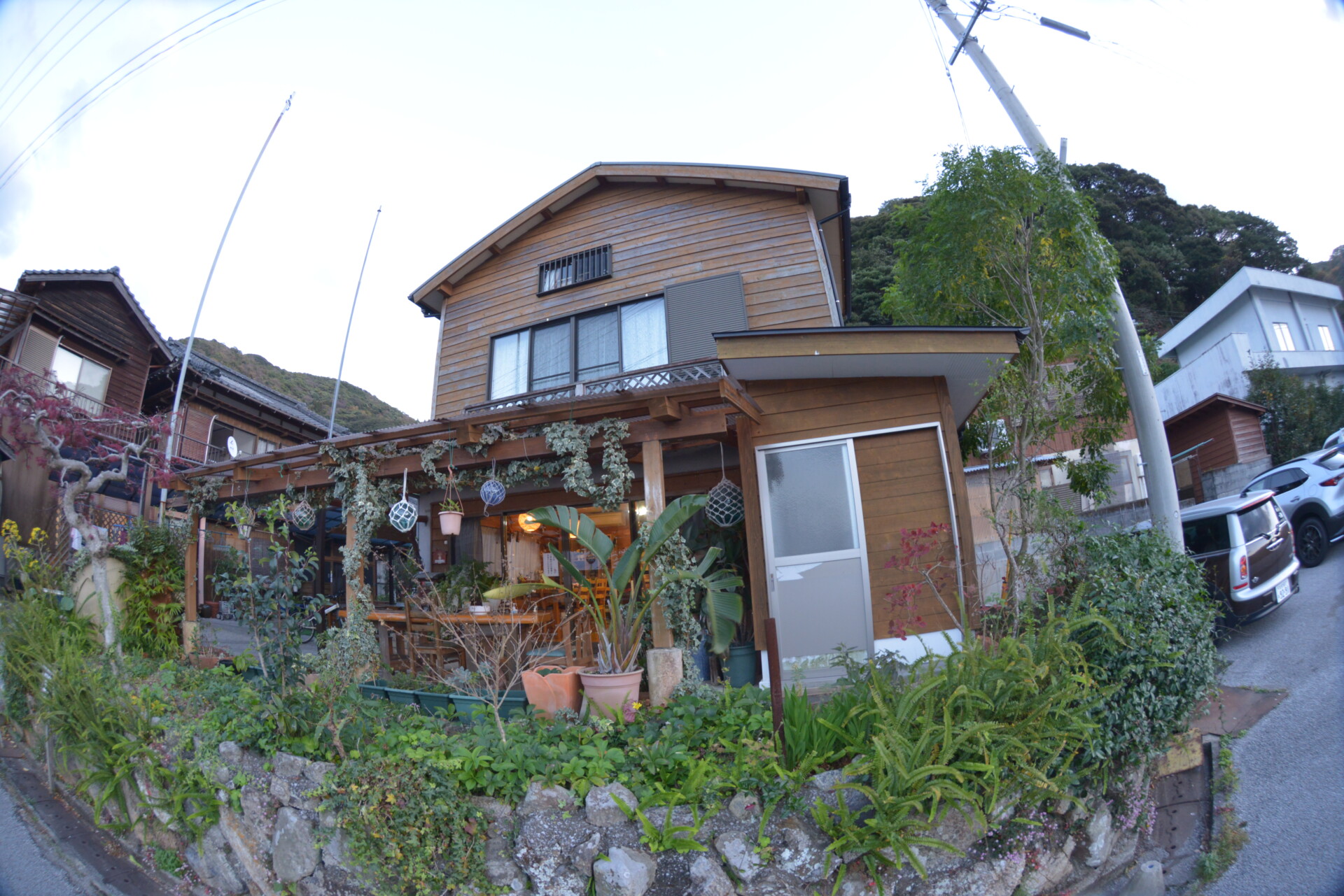 自然豊かな四浦半島で過ごす穏やかな日々。家族や地域の方々と支え合い慈しむ暖かな暮らし。