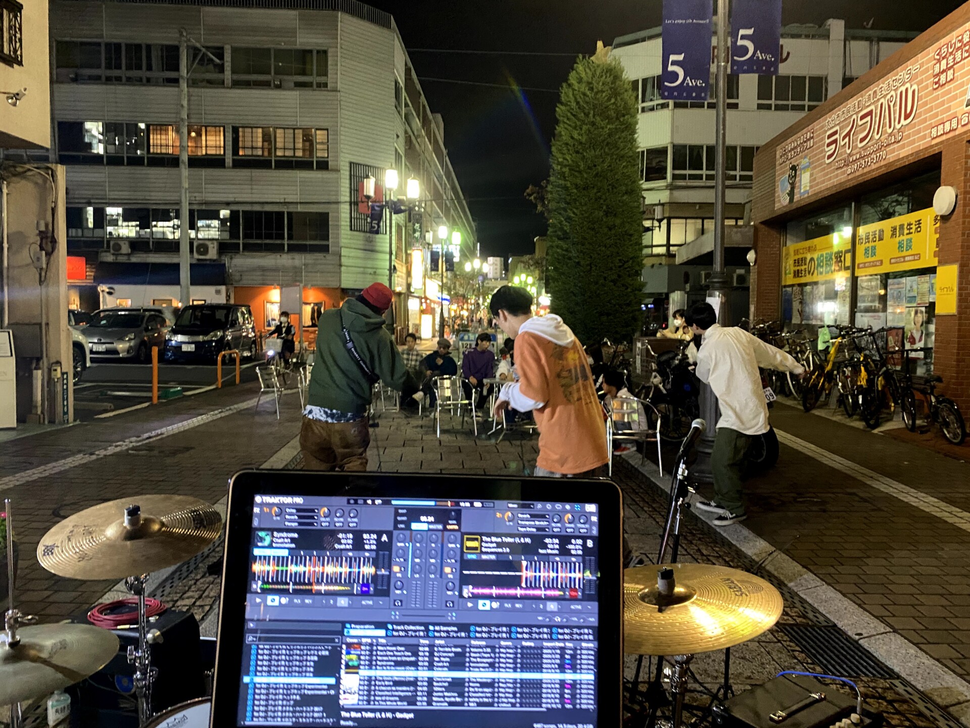 音楽を通して大分市中心部を若者が集まる場にしようと奮闘する日々