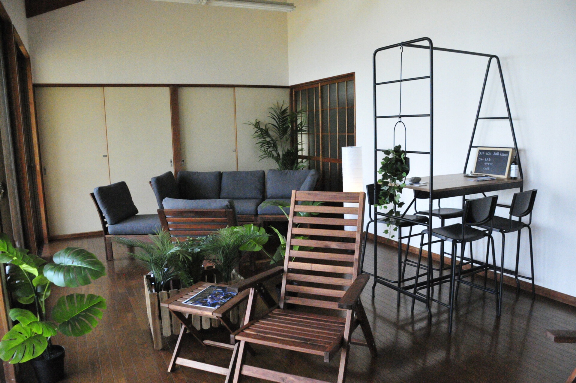 間世田さんの住む管理棟のロビー