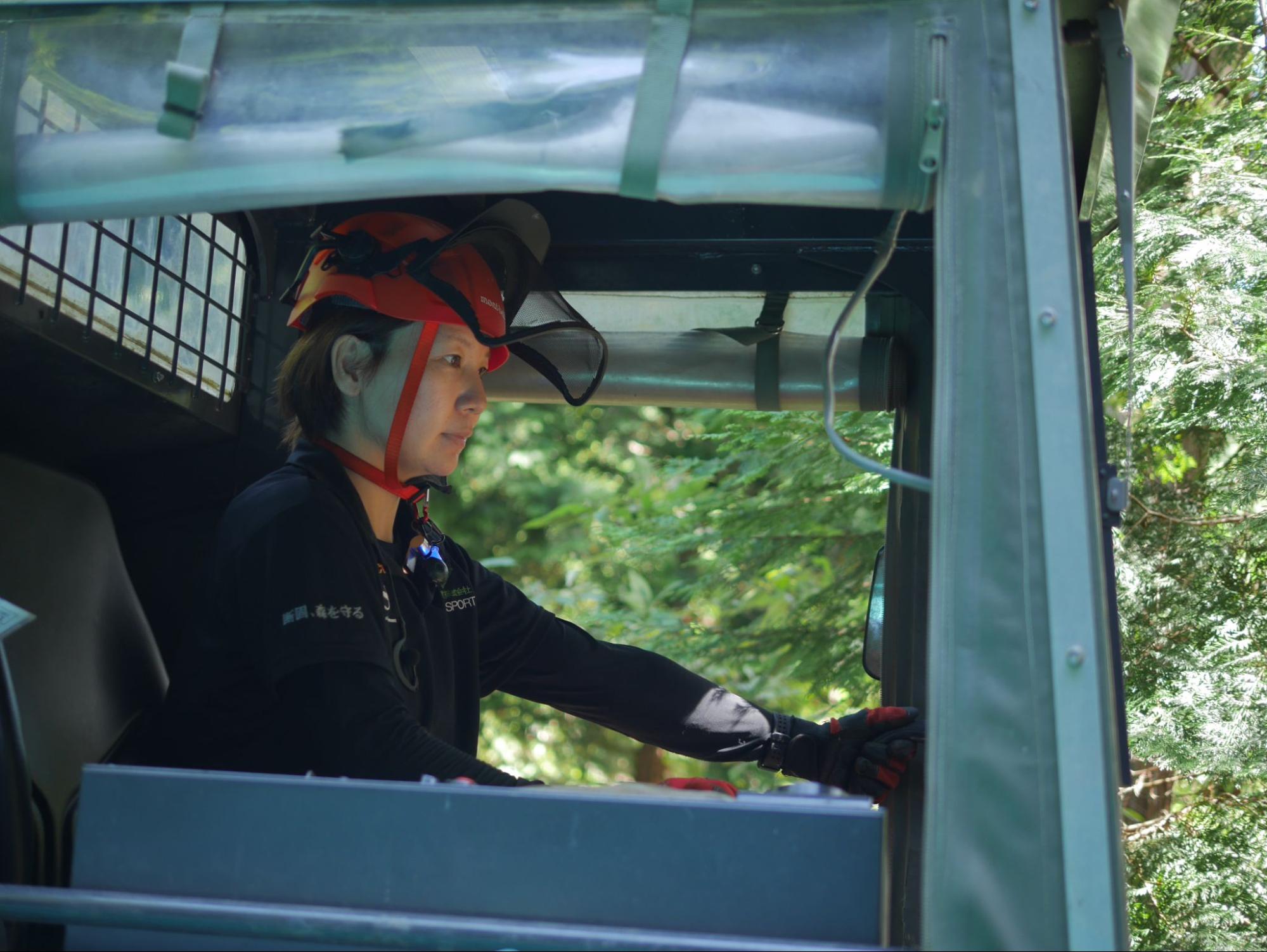 仕事中の武谷さん