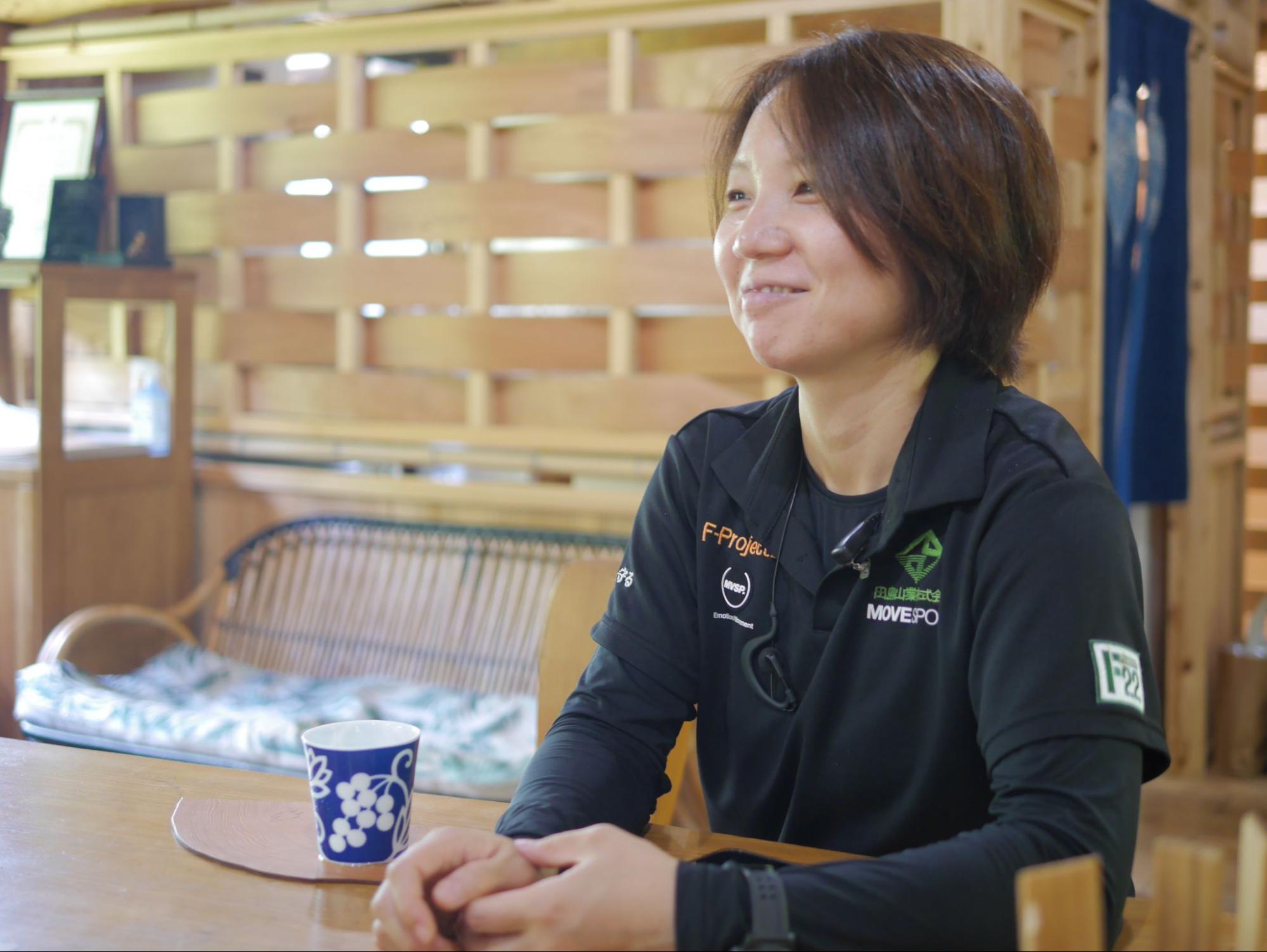 インタビュー中の武谷さん