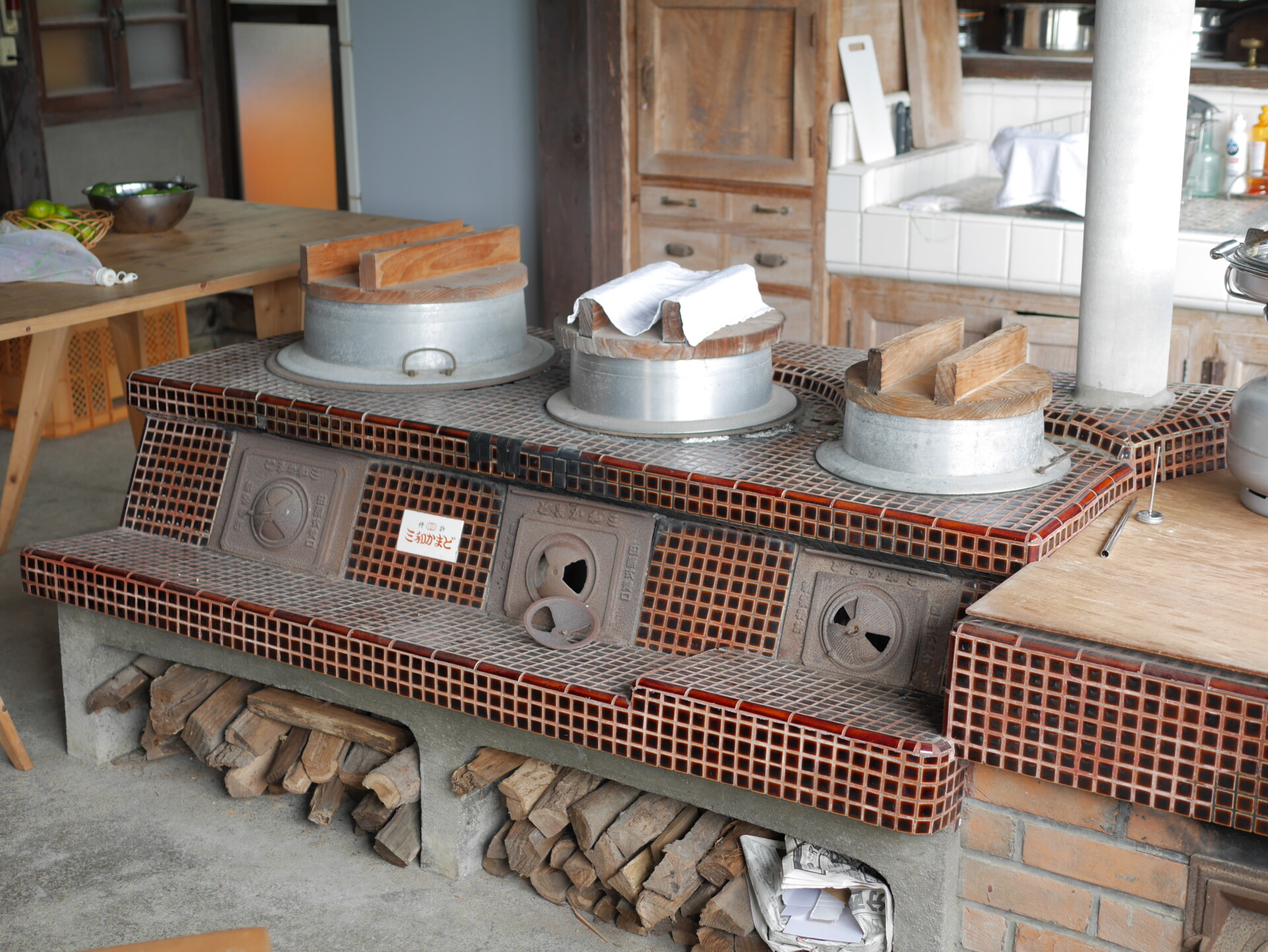 古民家の土間にあるかまど
