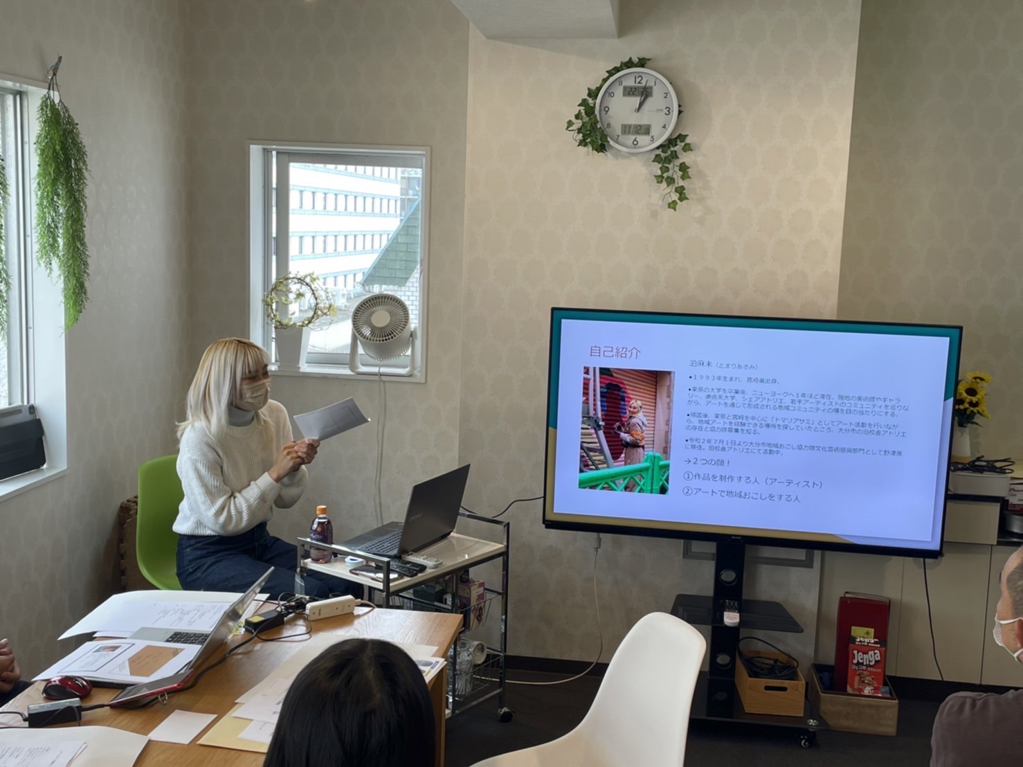 アート講座をする様子