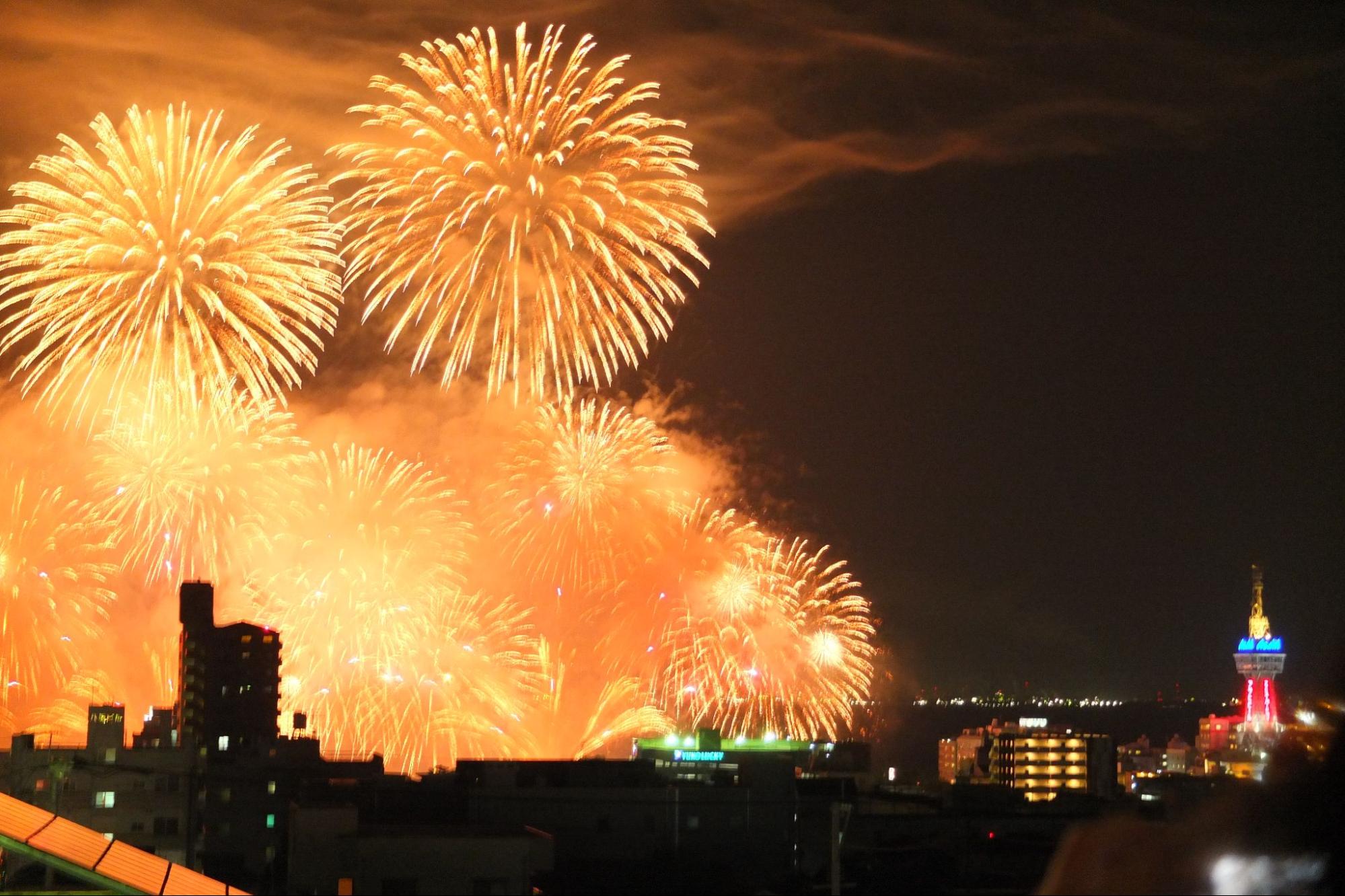 部屋から見える別府の花火